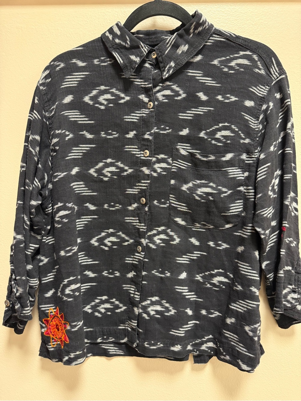 Chico’s Design Button Front Shirt Black Linen Blend Ikat Embroidered Size 1